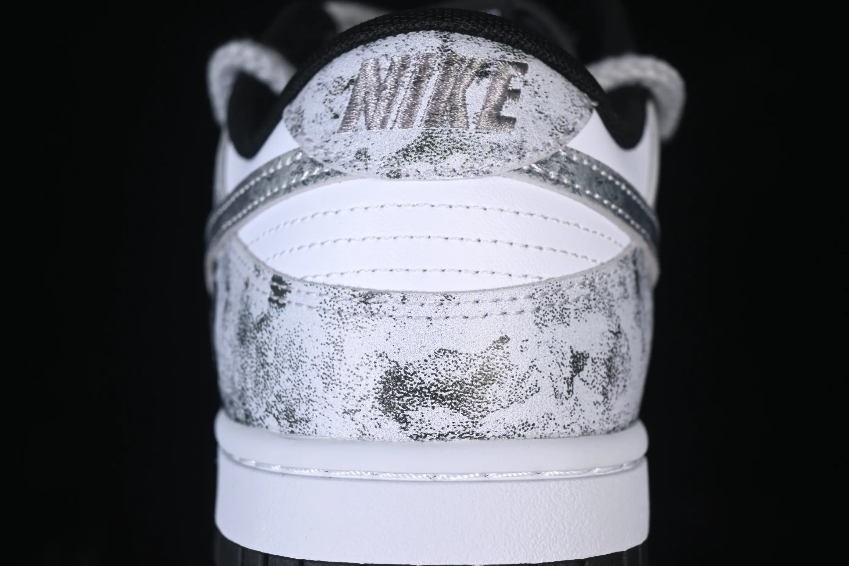 All categories Nk SB Dunk Series Nk SB Dunk Low High-end customized low-top sneakers Nike SB Dunk Low straps Anniversary high-end customized low-top casual sneakers DD1391-100